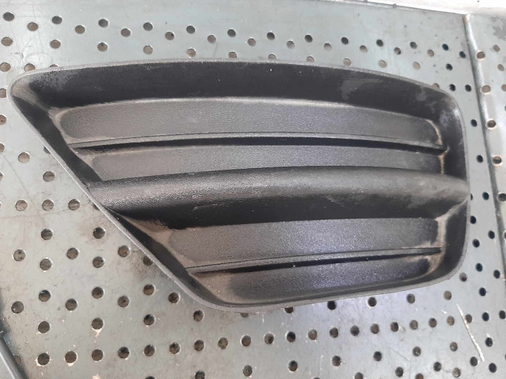 Grila stanga bara fata ford focus 1 2m51-19953-adw