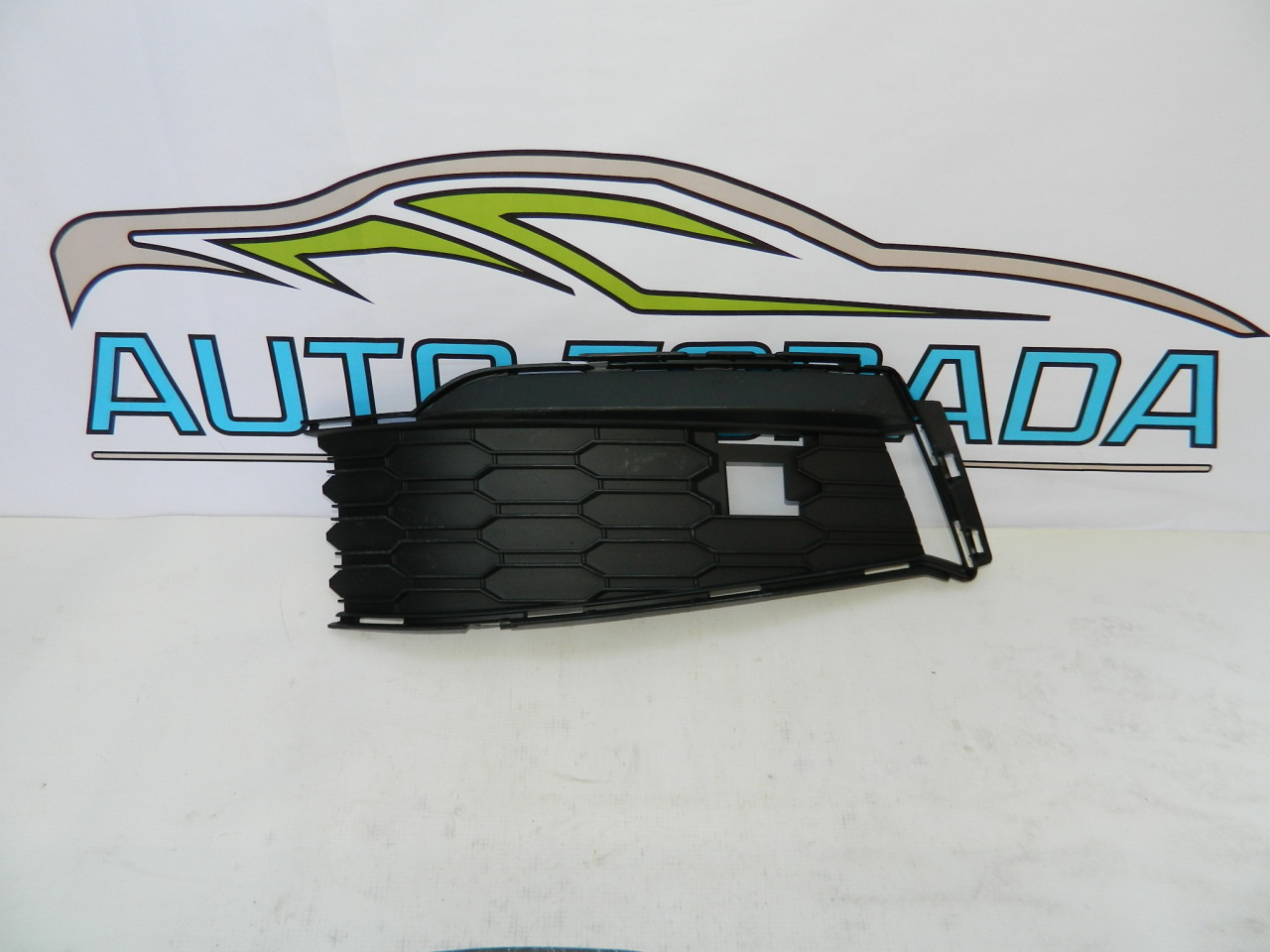 Grila stanga bara fata Skoda Kamiq 2021-2023 cod 658807367