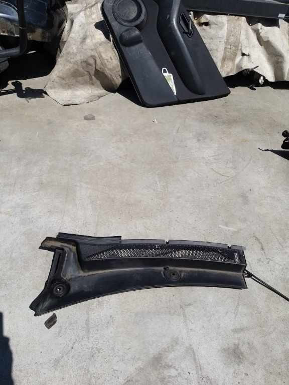 Grila stanga capota peugeot 3008 2 98347052xt 98347127xt 98150813xt