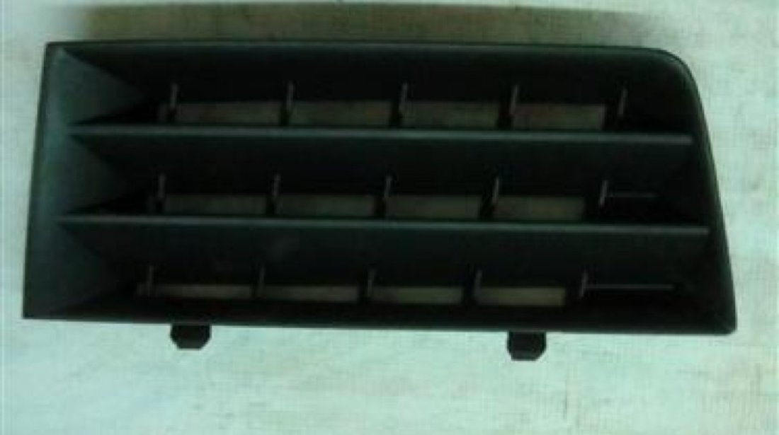 Grila stanga radiator Renault Megane 2 An 2001 2002 2003 2004 2005 2006 2007 2008 2009 cod 8200114156