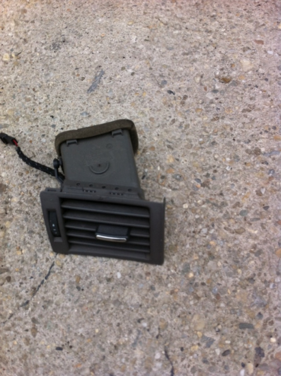 Grila stanga ventilatie bord Audi A4 B6 [2000 - 2005] Avant wagon 5-usi 2.0 FSI MT (150 hp) 2.0 FSI AWA