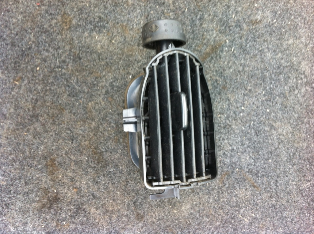 Grila stanga ventilatie bord Mercedes-Benz A-Class W168 [1997 - 2001] Hatchback A 160 AT (102 hp)