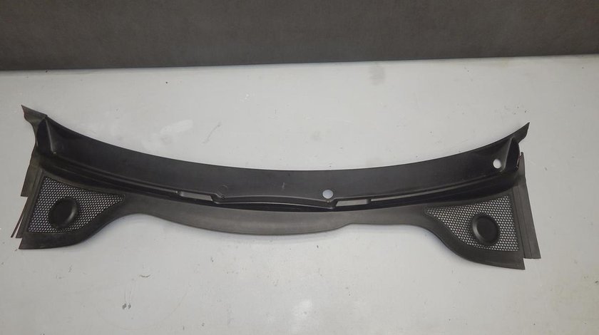 Grila stergatoare AUDI Q3 8U 8U1819403