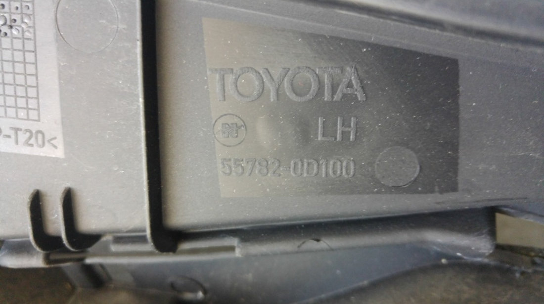 Grila stergatoare capota toyota yaris p9 2005-2014 557820d100