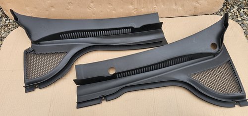 Grila stergatoare stanga / dreapta Vw Passat CC Facelift 2013 2014 2015 2016