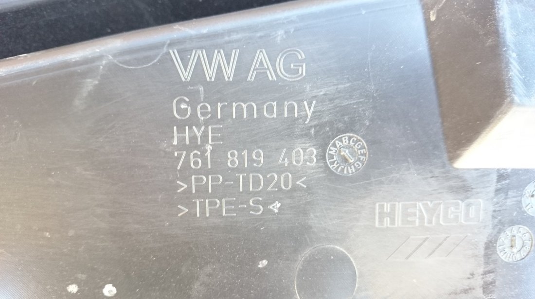 Grila stergatoare VW Touareg 3 lll (2018-2020) cod 761819403