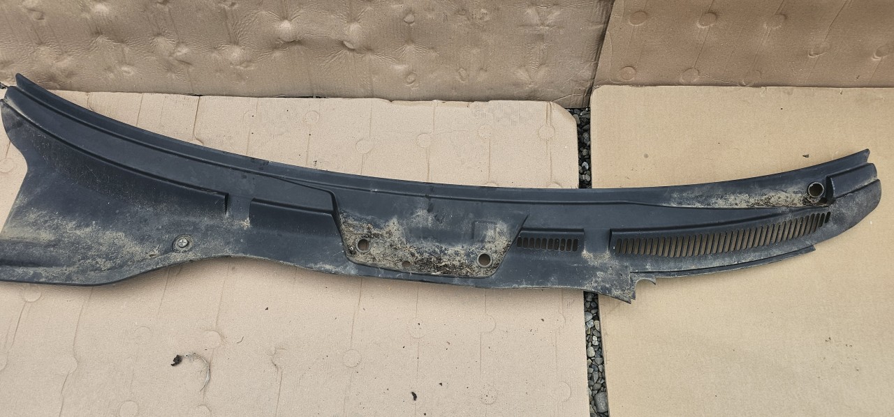 Grila stergatoare Vw Touareg 7L 2004 2005 2006 2007