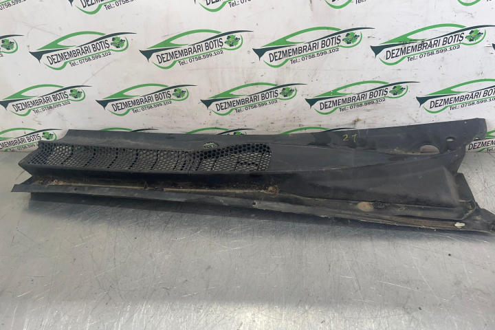 Grila stergator 55782 52030 Toyota Yaris P1 [1999 - 2003] Hatchback 5-usi 1.0 MT (68 hp)