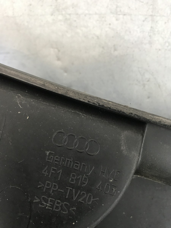 Grila stergator Audi A6 C6 Facelift sedan 2010 (4F1819403)