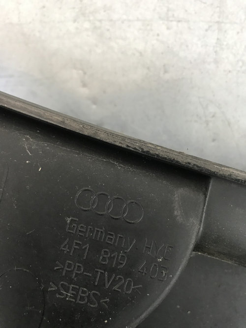 Grila stergator Audi A6 C6 Facelift sedan 2010 (4F1819403)