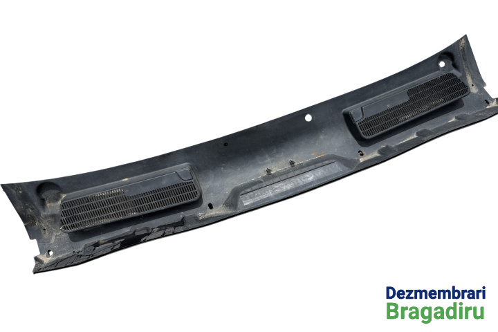 Grila stergator Cod: 8V41-S02216-BG, 8V41-S02216-AG 8V41-S02216-BG, 8V41-S02216-AG Ford Kuga [2008 - 2013] Crossover 2.0 TDCi MT AWD (140 hp) Cod motor: UFDA Euro 5