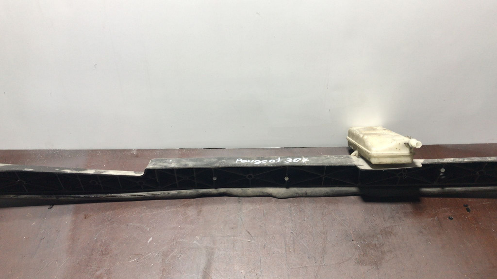 Grila stergator cod 9638958780 Peugeot 307 , 307 cc an 2000 - 2008