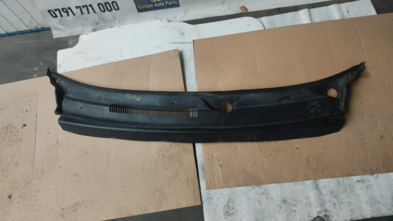 Grila stergator Dodge Journey 4x2 2.7 an 2209 cod 05116266AF