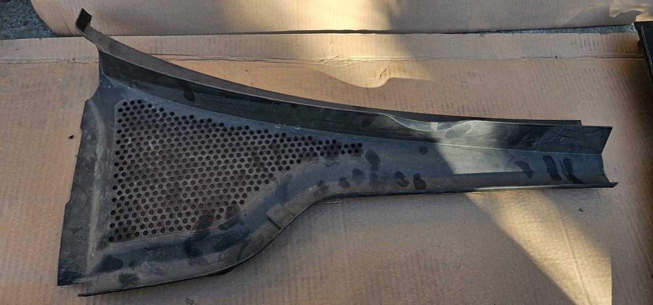 Grila stergator dreapta Vw Golf 7 2014 2015 2016 2017 2018 2019