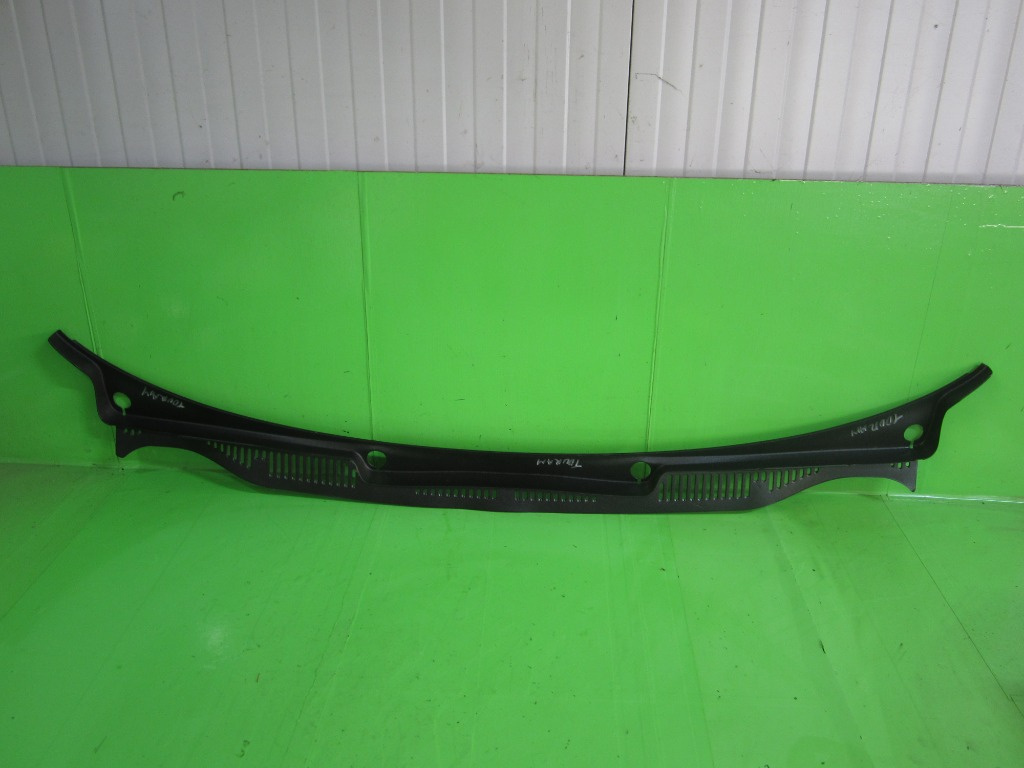 GRILA STERGATOR / PARBRIZ VW TOURAN FAB. 2003 - 2015 ⭐⭐⭐⭐⭐