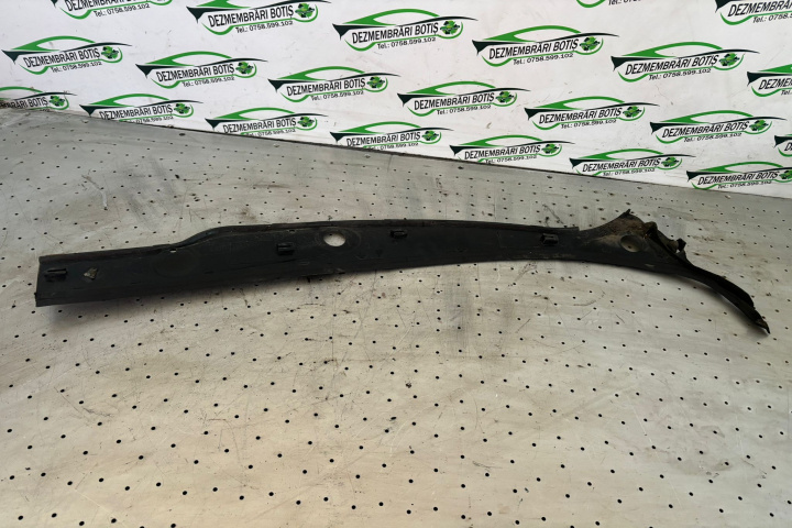 Grila stergator Peugeot 206 [facelift] [2002 - 2009] wagon 5-usi 1.4 MT (75 hp)