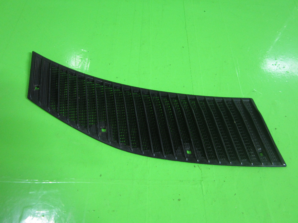 GRILA STERGATOR / VENTILATIE MERCEDES-BENZ E-CLASS W123 ( COBRA ) FAB. 1975 – 1986 ⭐⭐⭐⭐⭐