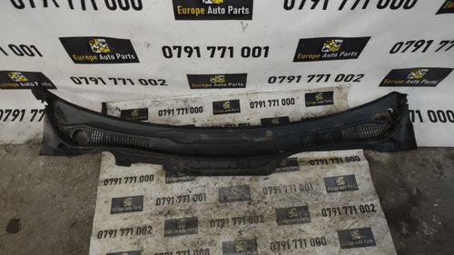 Grila stergator Volvo V50 2.0 D 136Cp / 100 Kw cod motor D4204T,an 2010 cod 30745377