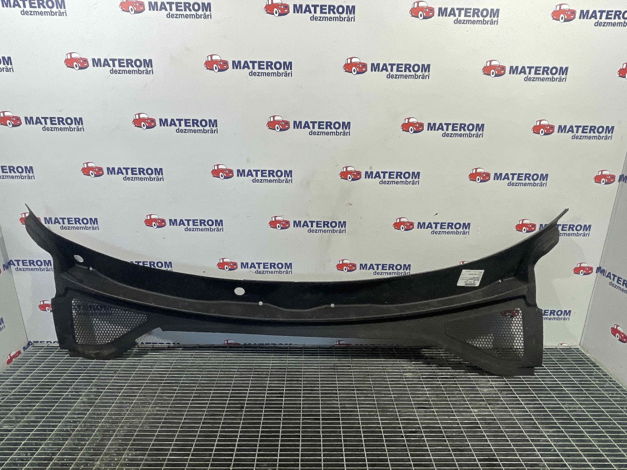 GRILA SUB PARBRIZ AUDI A3 - - (2012 2016)