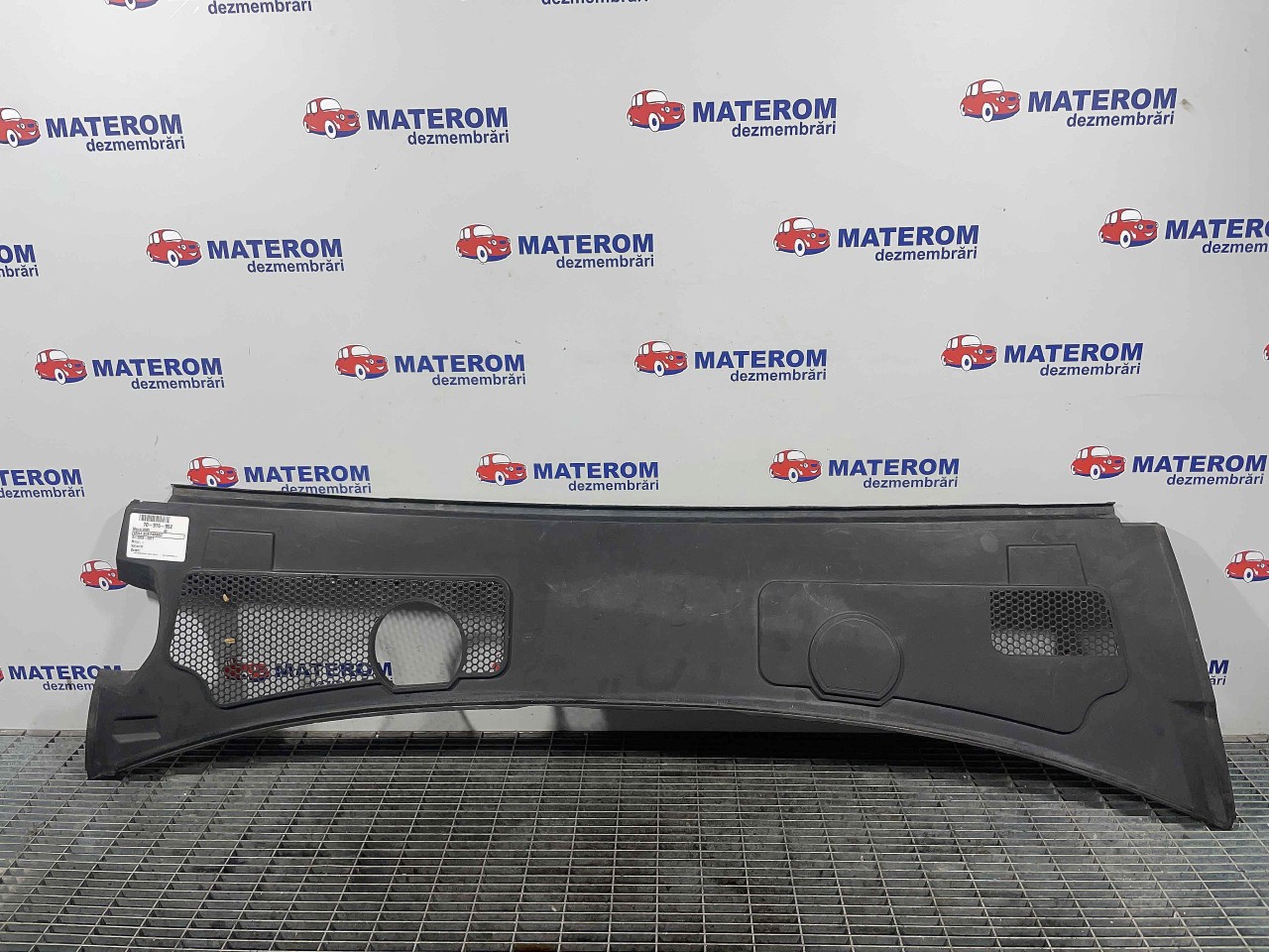 GRILA SUB PARBRIZ AUDI A6 - - (2009 2011)