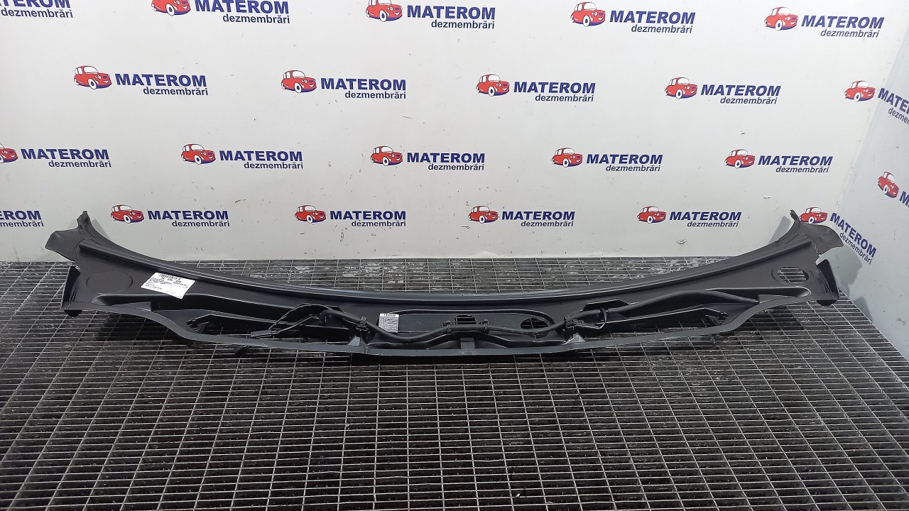 GRILA SUB PARBRIZ BMW SERIA 3 E 90 - - (2004 2007)