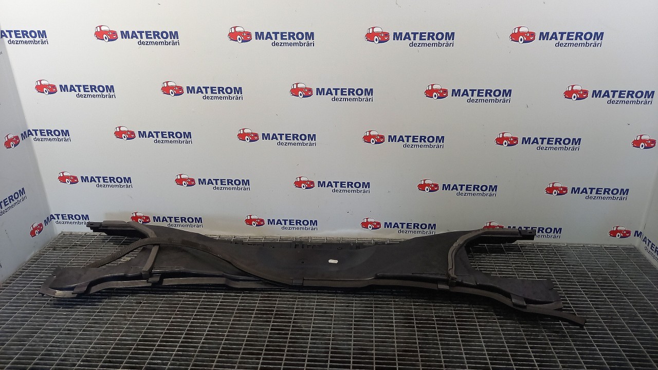 GRILA SUB PARBRIZ BMW SERIA 3 E 92 2.0 D - (2010 2013)
