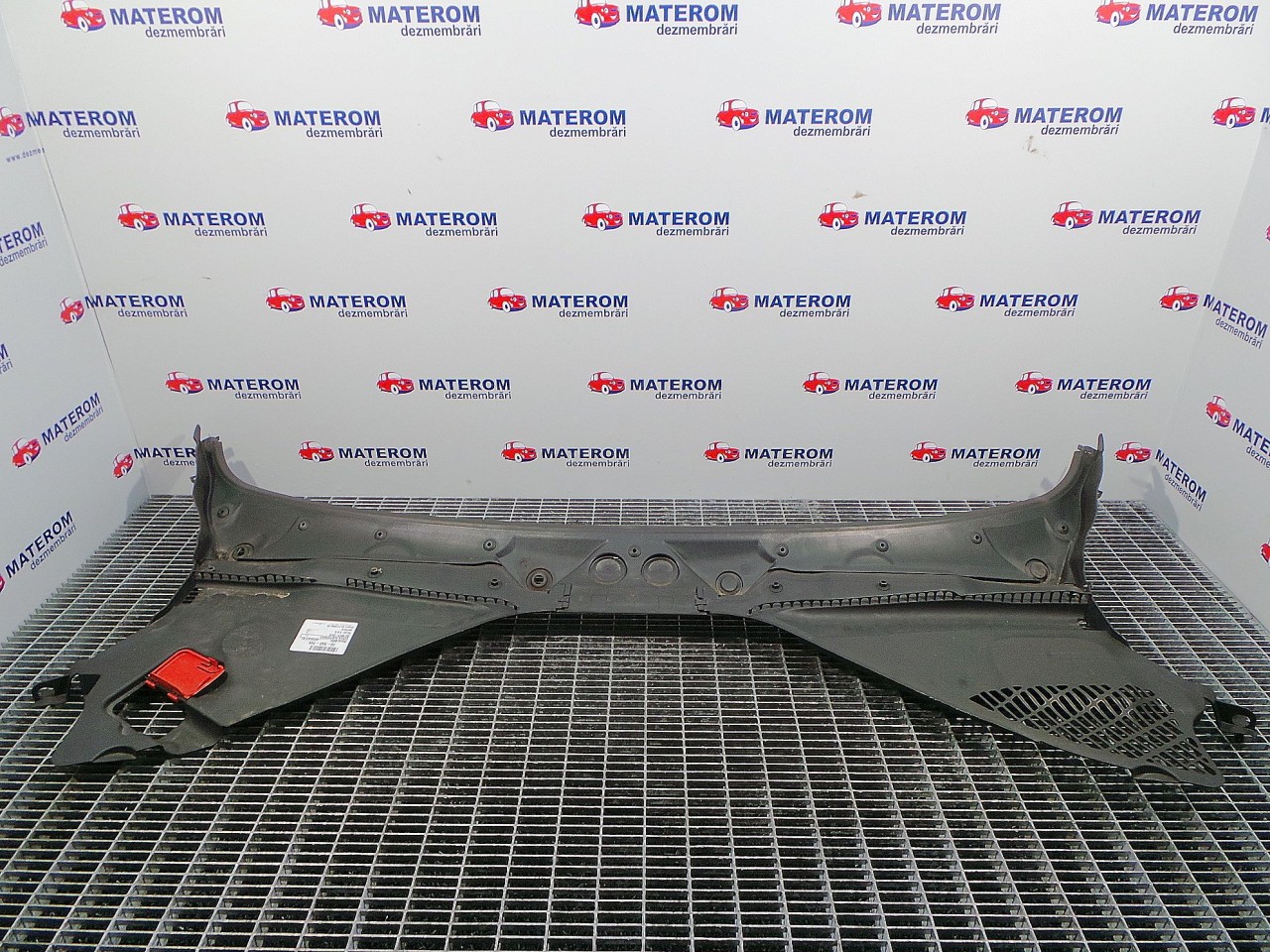 GRILA SUB PARBRIZ BMW SERIA 3 F 31 2.0 D