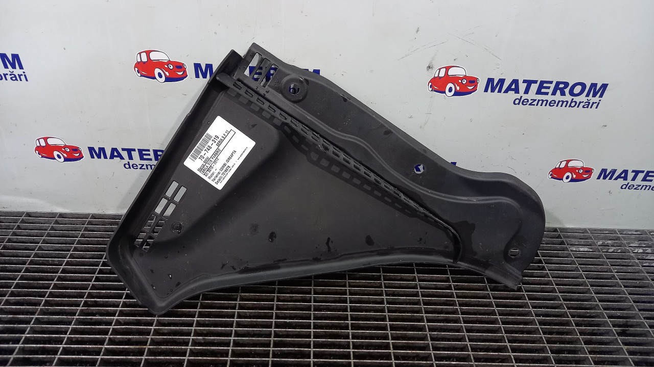 GRILA SUB PARBRIZ BMW SERIA 5 F 11 - - (2010 2014)