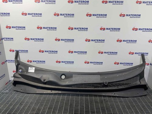 GRILA SUB PARBRIZ KIA SPORTAGE - - (2010 2015)