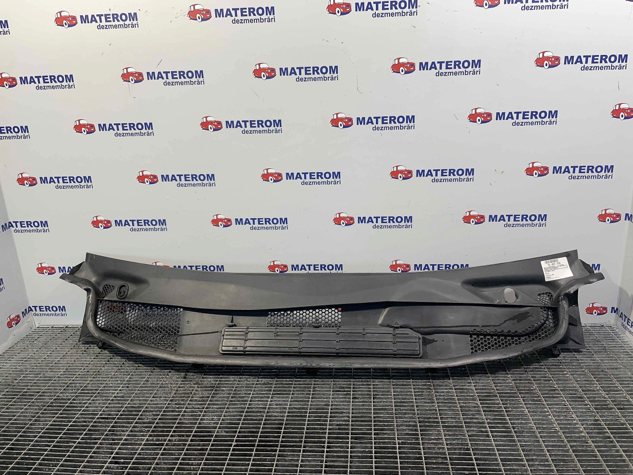 GRILA SUB PARBRIZ MERCEDES A-CLASS - - (2004 2012)