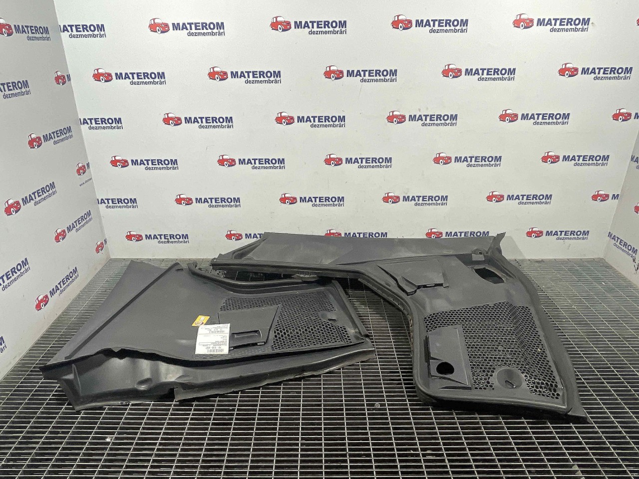 GRILA SUB PARBRIZ MERCEDES C-CLASS - - (