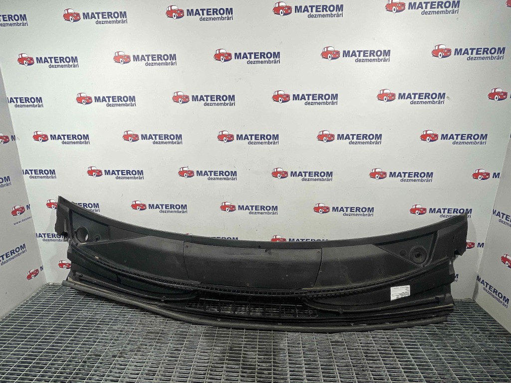 GRILA SUB PARBRIZ MERCEDES VITO - - (2010 2014)