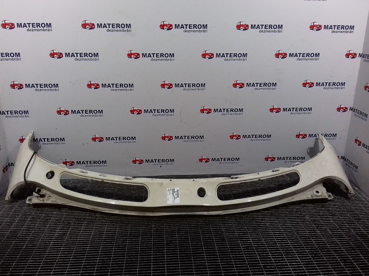 GRILA SUB PARBRIZ MINI COOPER COOPER - - (2001 2006)