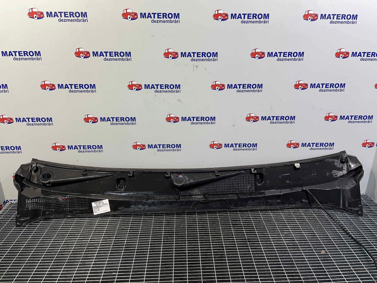 GRILA SUB PARBRIZ NISSAN PATHFINDER 3.0 DCI - (2010 2013)