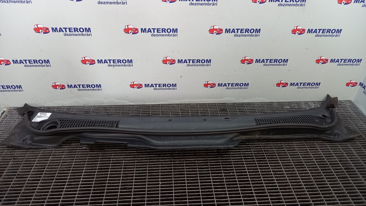 GRILA SUB PARBRIZ VOLVO V50 V50 - - (2004 2010)