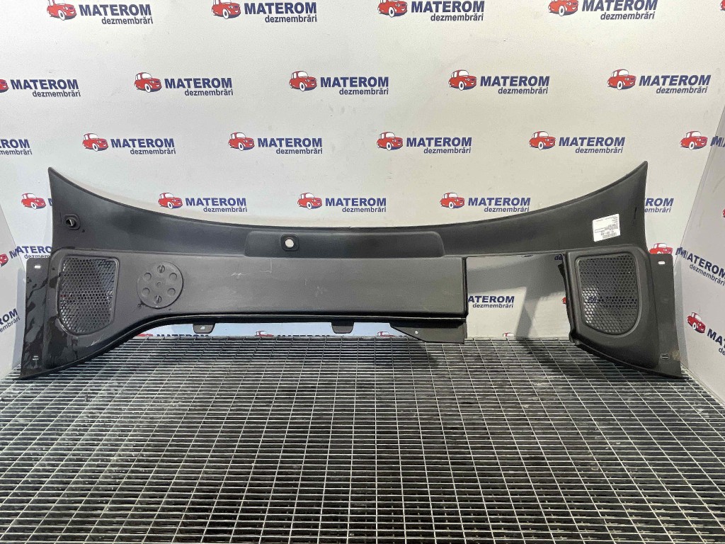 GRILA SUB PARBRIZ VOLVO XC 60 - - (2008 2013)