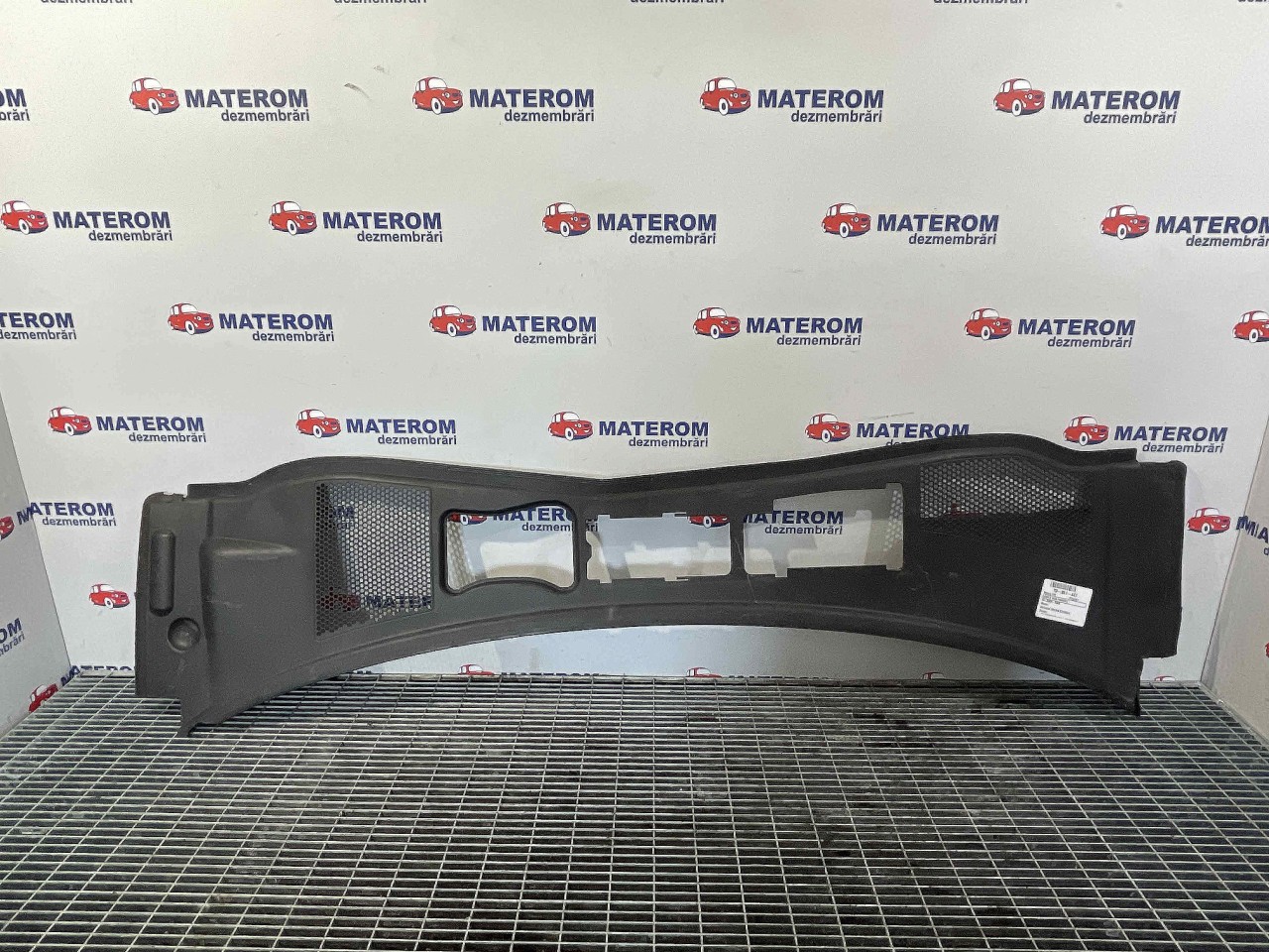 GRILA SUB PARBRIZ VW PASSAT PASSAT - - (2000 2005)