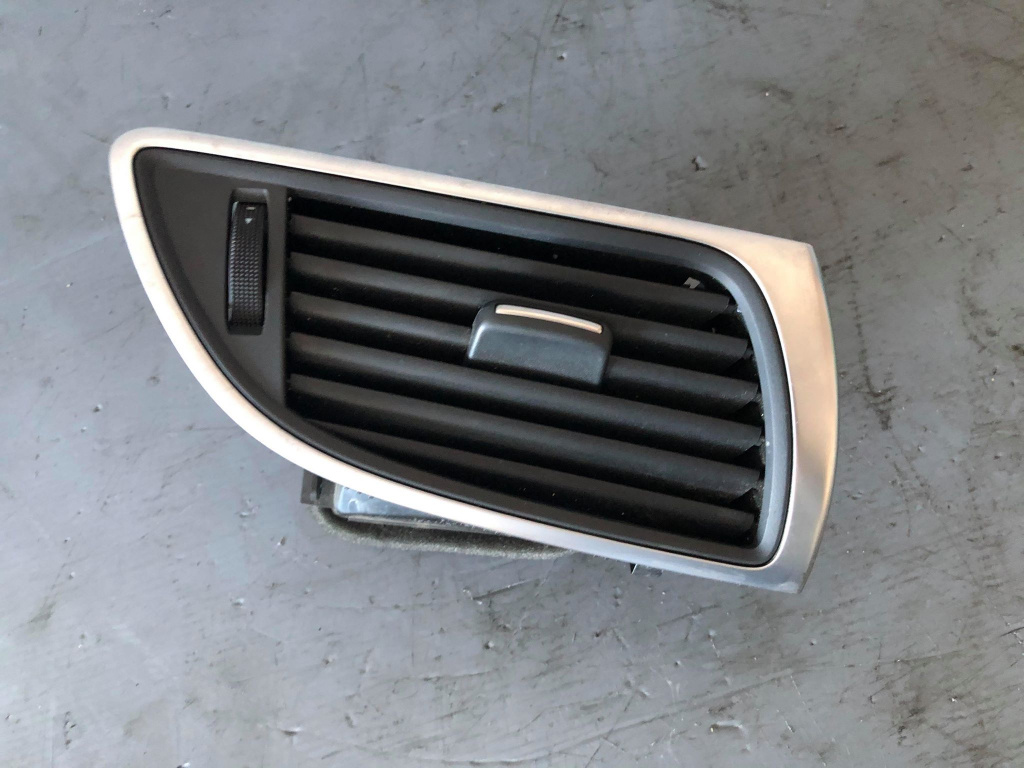 Grila venitlatie bord stanga fata audi a6 c7 4g2820901