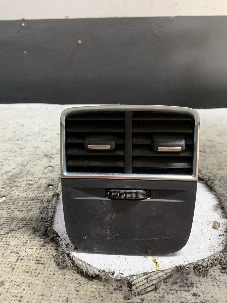 Grila ventilație Audi A3 8V - Motorina 2017, 8V0819203A