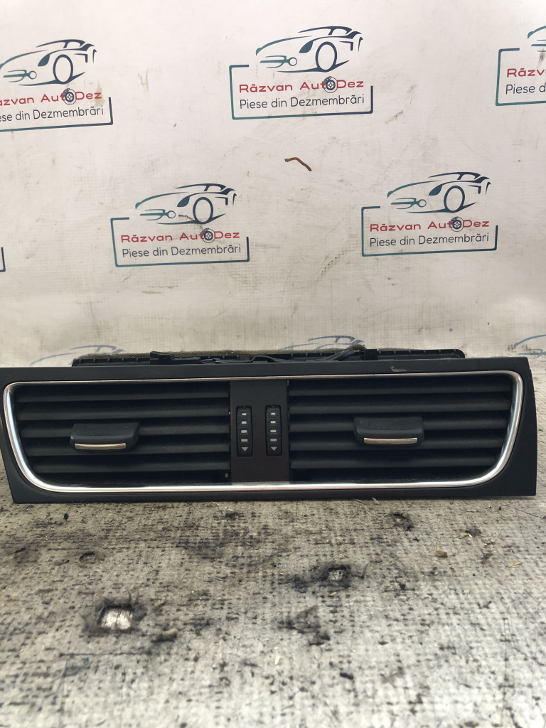 Grila ventilație centrală Audi A5 2010, 8T1820951C