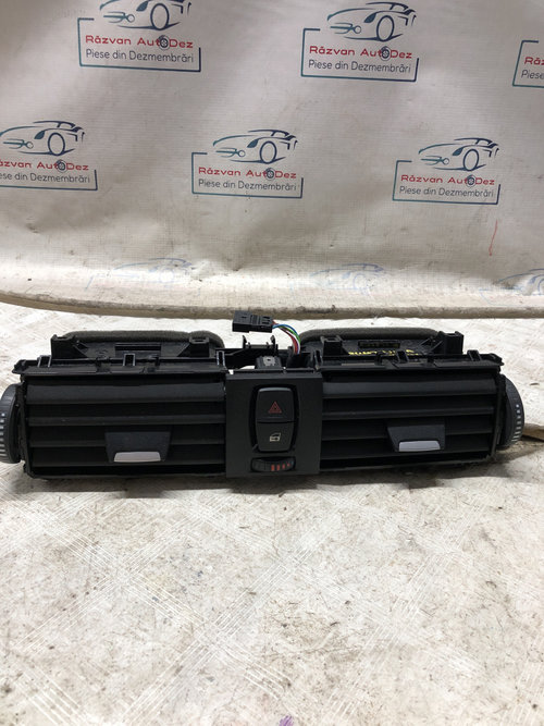 Grila ventilație centrală BMW Seria 3 GT F34 2.0 Benzina 2015, 921855215