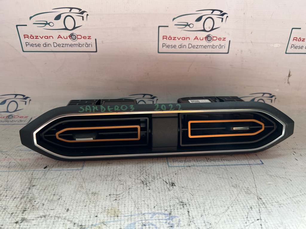 Grila ventilație centrală Dacia Sandero 3 2022, 687607616R / CU DEFECT