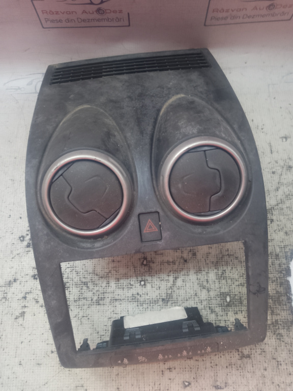 Grila ventilație centrală Nissan Qashqai 2011