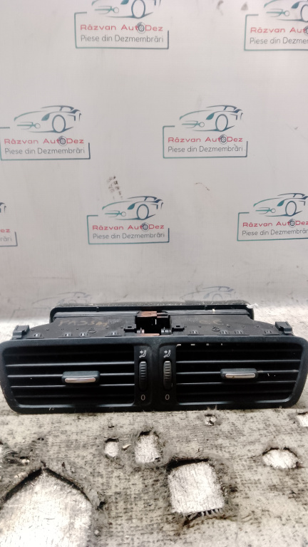 Grila ventilație centrală Volkswagen Passat CC 2010