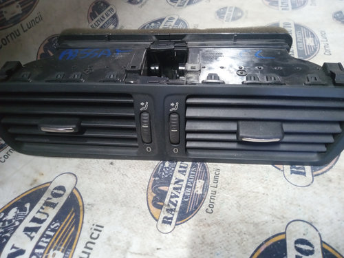 Grila ventilație centrală Volkswagen Passat CC 2010