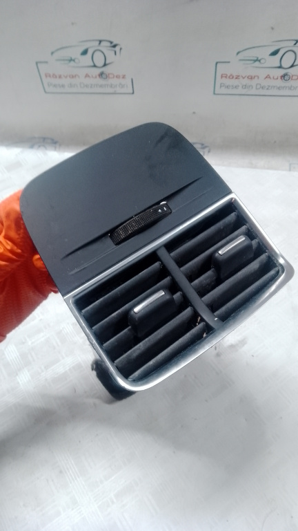 Grila ventilație cotiera Audi A3 8V - Benzina 2016, 8V0857042