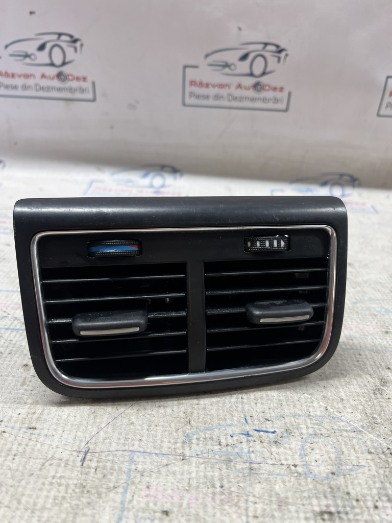 Grila ventilație cotiera Audi A4 B8 2008, 8K0819203D