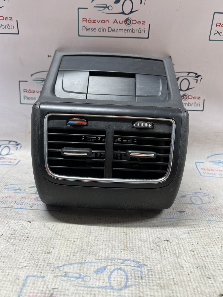 Grila ventilație cotiera Audi A5 2012, 8K0864376