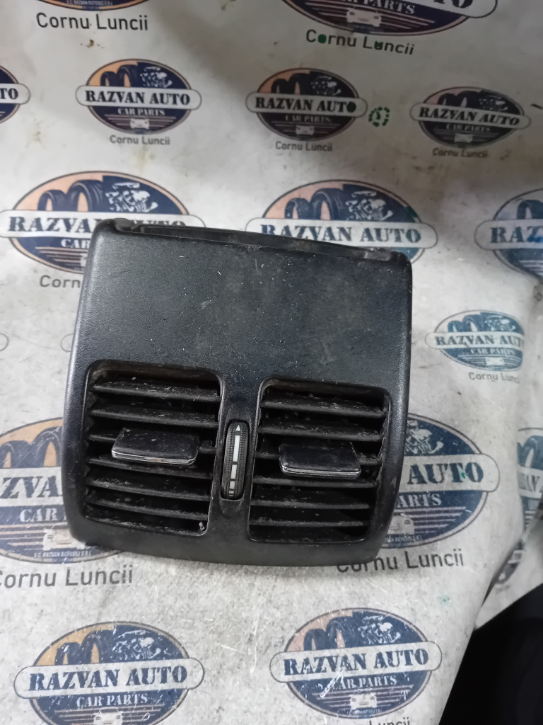 Grila ventilație cotiera Mercedes C-Class W204 2012