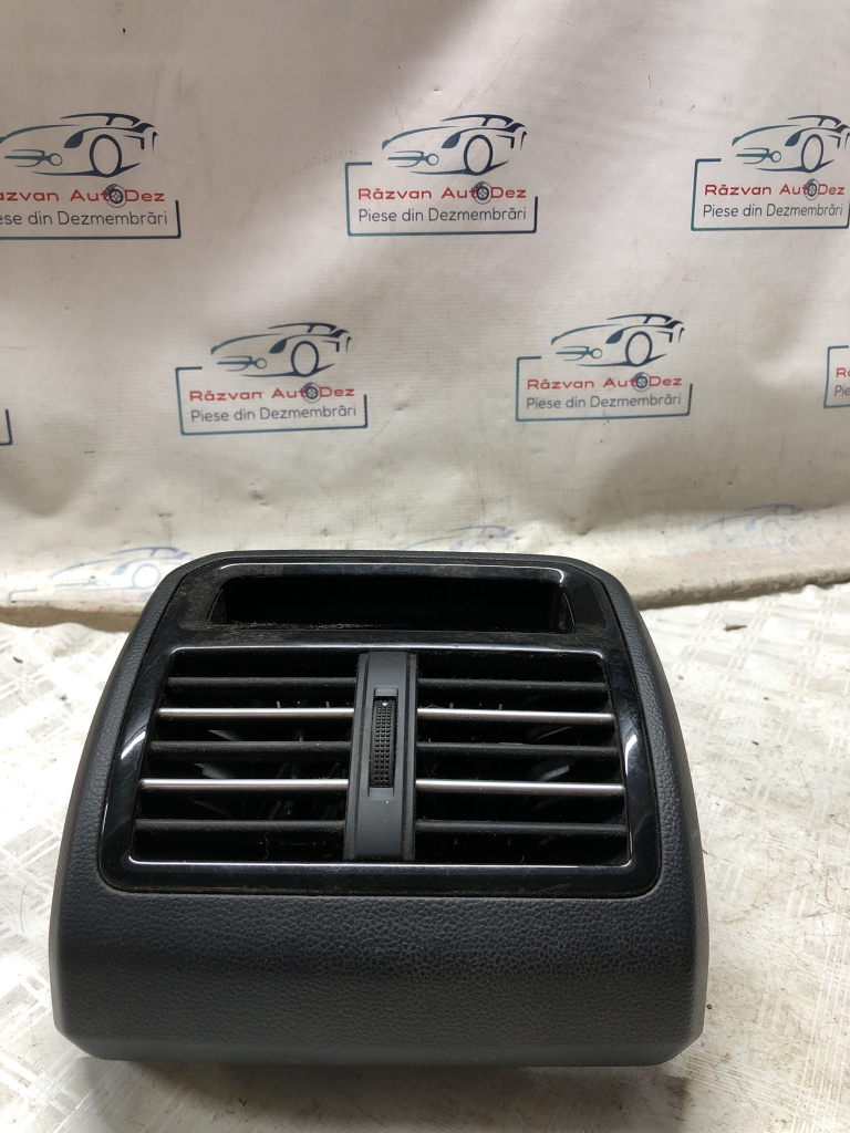 Grila ventilație cotiera Volkswagen Passat B8 1.6 Motorina 2016, 3G0857100